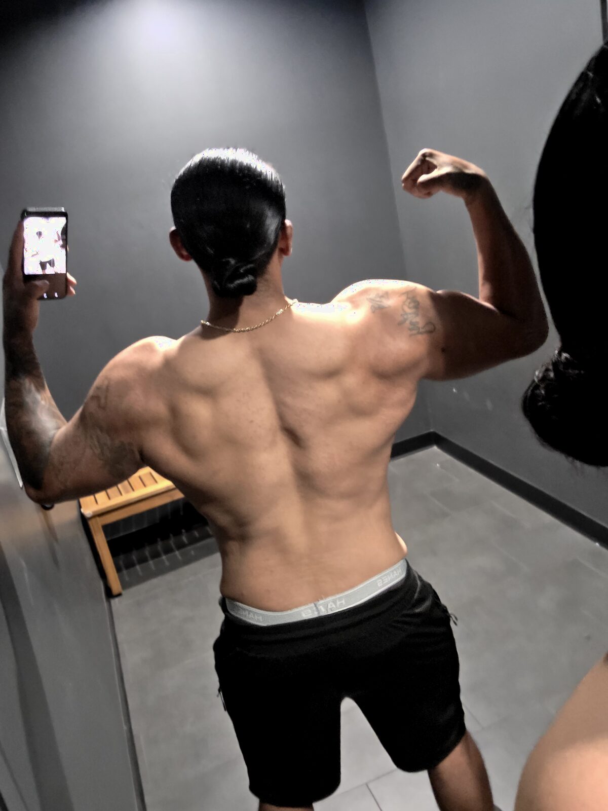Eduardo Higareda training, back and arm development